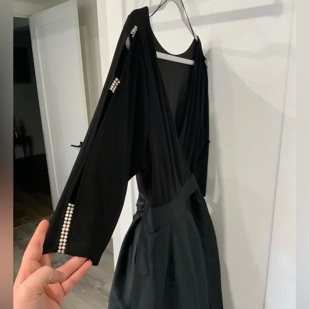 Adrianna Papell: Elegant Black Dress Midi Dress - Picture 3 of 8